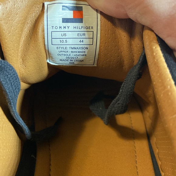 Authentic Tommy Hilfiger Maxin Leather Sneakers - Picture 6 of 7